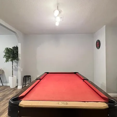 3 Bedroom W Swimming Pool And Billiards Table